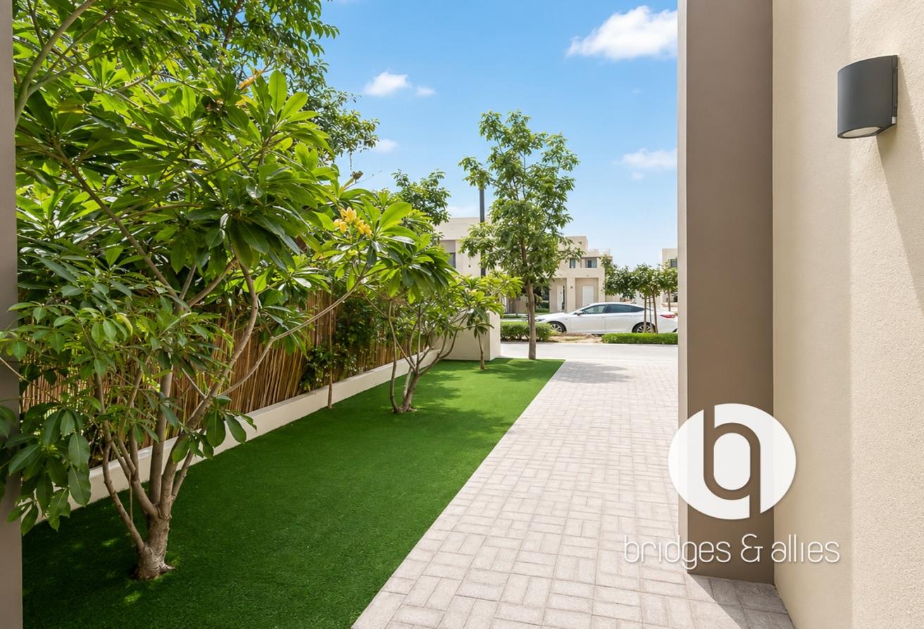5 BED + MAIDS | VACANT | CORNER END VILLA | VIEW photo 3