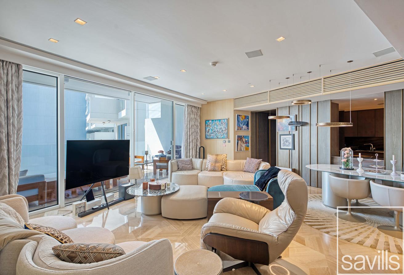 Elegant Beachfront Living | Full Skyline & Sea photo 2