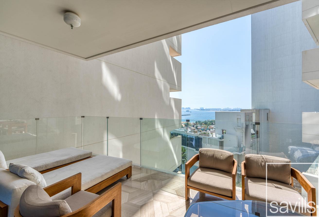 Elegant Beachfront Living | Full Skyline & Sea photo 4