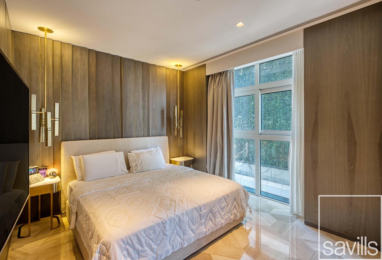 Elegant Beachfront Living | Full Skyline & Sea photo 10