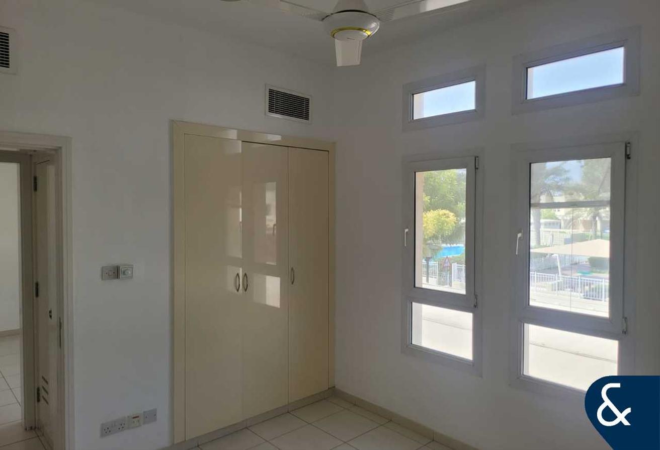 Type C-End | 4 Bed | Opposite Pool & Park photo 11