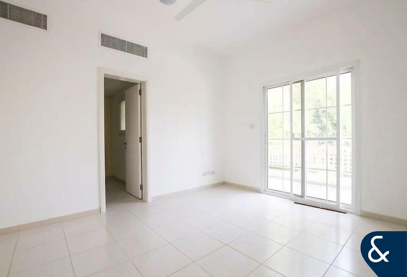 Type C-End | 4 Bed | Opposite Pool & Park photo 16