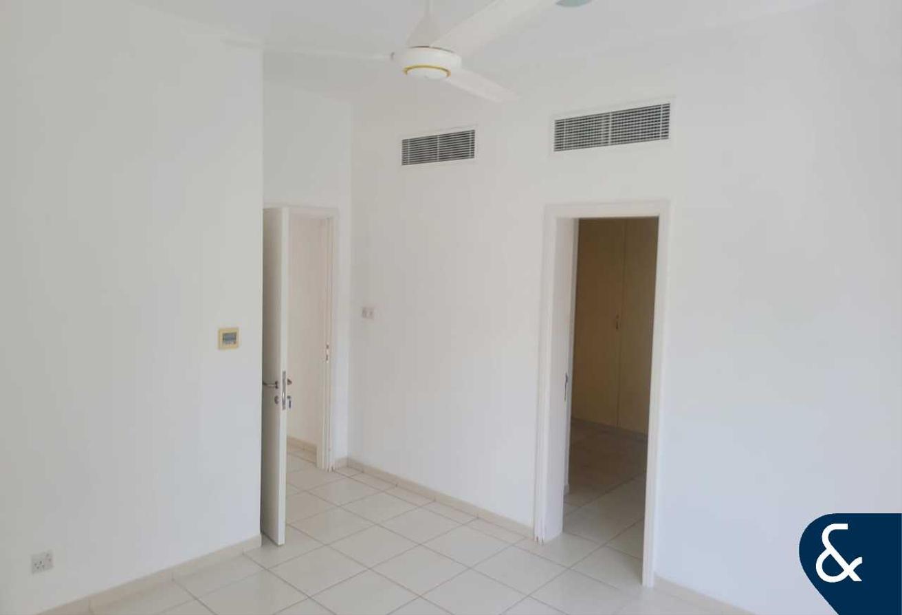 Type C-End | 4 Bed | Opposite Pool & Park photo 10