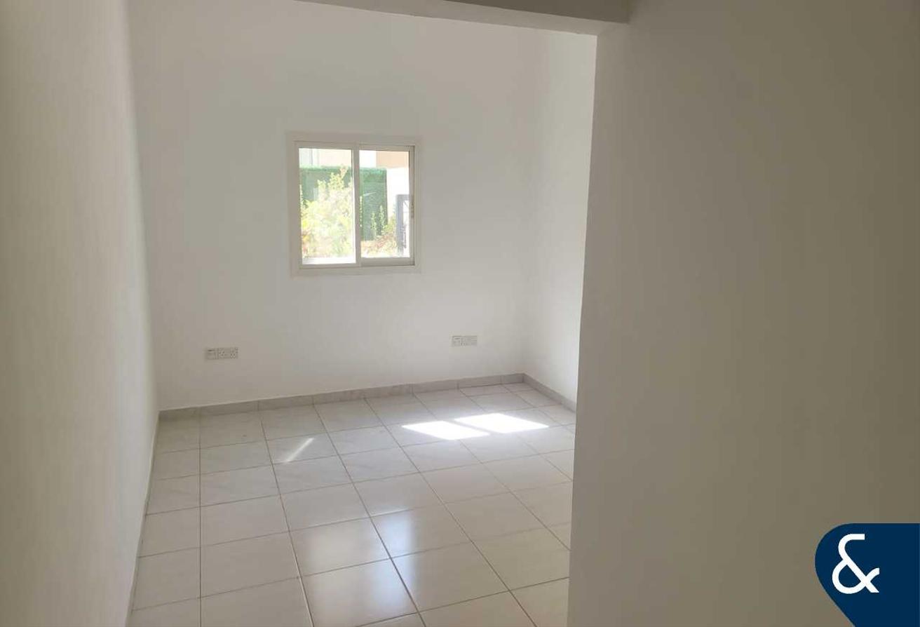Type C-End | 4 Bed | Opposite Pool & Park photo 14