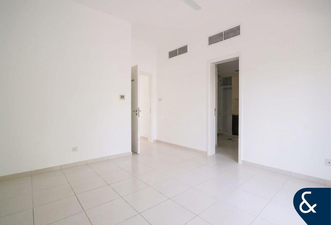 Type C-End | 4 Bed | Opposite Pool & Park photo 17