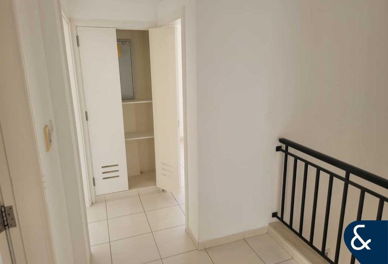 Type C-End | 4 Bed | Opposite Pool & Park photo 8