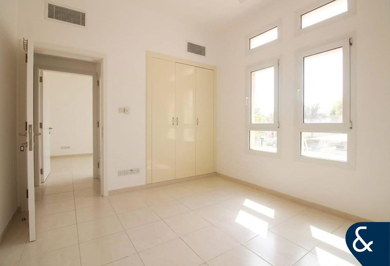 Type C-End | 4 Bed | Opposite Pool & Park photo 20