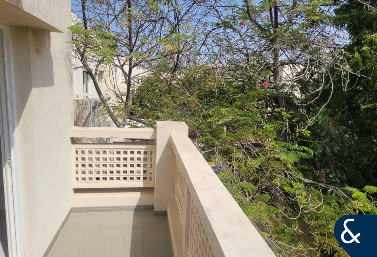 Type C-End | 4 Bed | Opposite Pool & Park photo 9