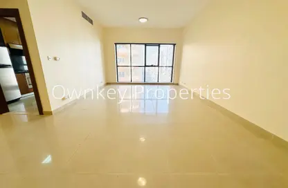 Apartment - 4 Bedrooms - 4 Bathrooms for rent in Golden Sands 9 - Mankhool - Bur Dubai - Dubai