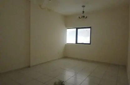 شقة - 2 غرف نوم - 2 حمامات للايجار في برج الملكة - القصباء - الشارقة