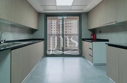 Apartment - 3 Bedrooms - 5 Bathrooms for rent in Riviera Tower - Al Majaz 3 - Al Majaz - Sharjah