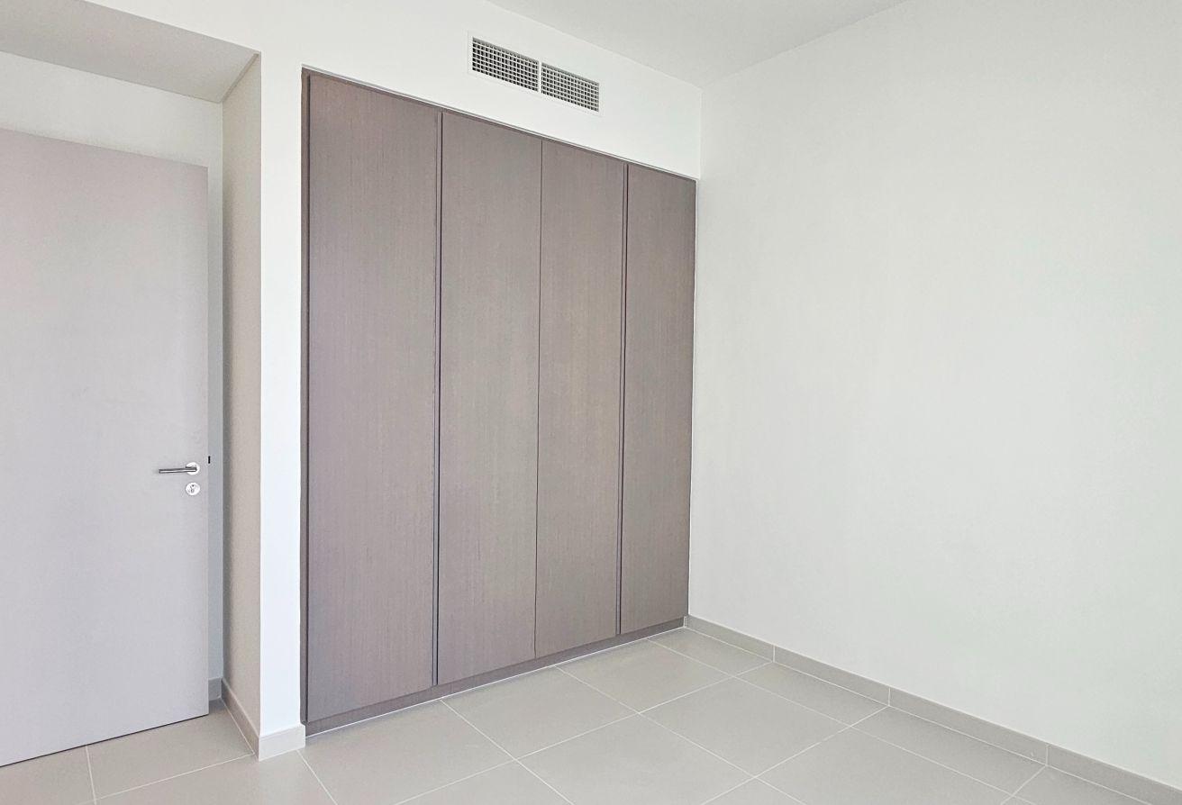 Single Row I Park View I Brand New I Corner photo 12