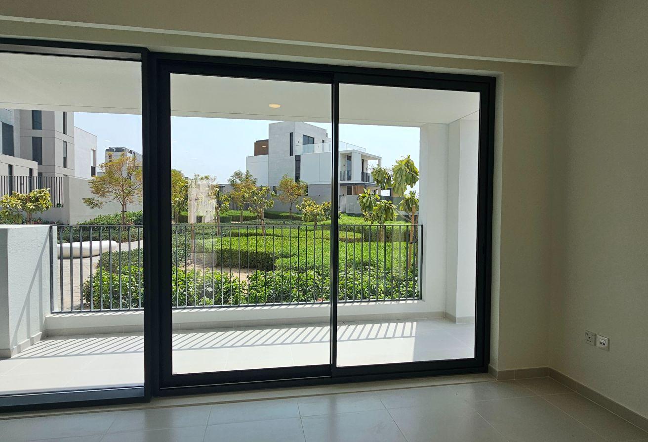 Single Row I Park View I Brand New I Corner photo 5