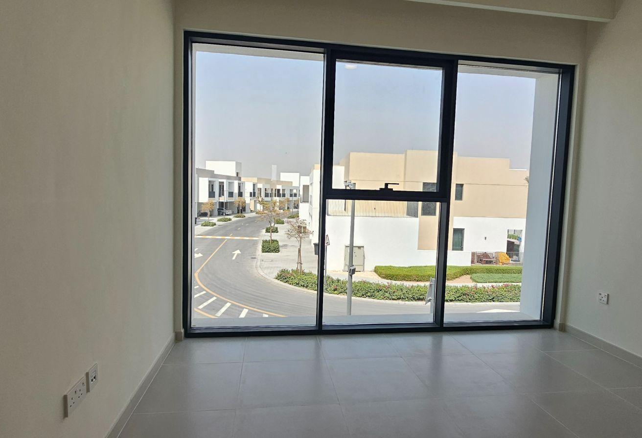 Single Row I Park View I Brand New I Corner photo 9