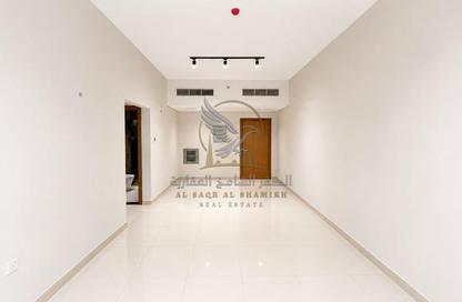 Apartment - 2 Bedrooms - 2 Bathrooms for rent in SRS Tower - Al Rashidiya 1 - Al Rashidiya - Ajman