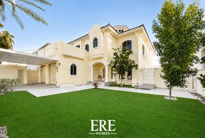 4BR Beachfront Villa | Sea Views | Frond M