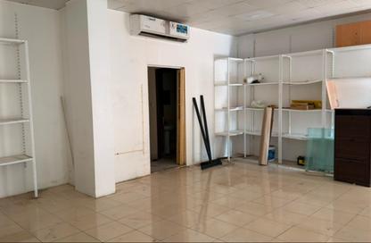 Retail - Studio - 1 Bathroom for rent in Building S04 - Spain Cluster - International City - Dubai