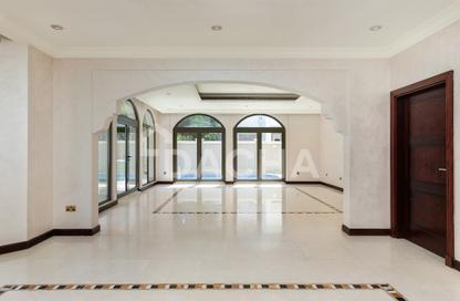 Villa - 5 Bedrooms - 6 Bathrooms for rent in Garden Homes Frond B - Garden Homes - Palm Jumeirah - Dubai Villa - 5 Bedrooms - 6 Bathrooms for rent in Garden Homes Frond B - Garden Homes - Palm Jumeirah - Dubai