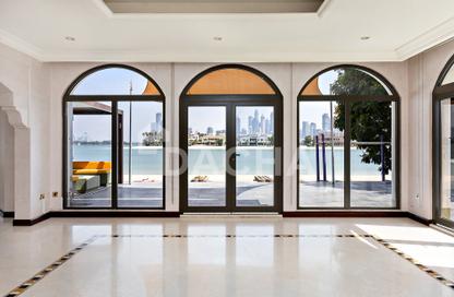 Villa - 5 Bedrooms - 6 Bathrooms for rent in Garden Homes Frond B - Garden Homes - Palm Jumeirah - Dubai Villa - 5 Bedrooms - 6 Bathrooms for rent in Garden Homes Frond B - Garden Homes - Palm Jumeirah - Dubai