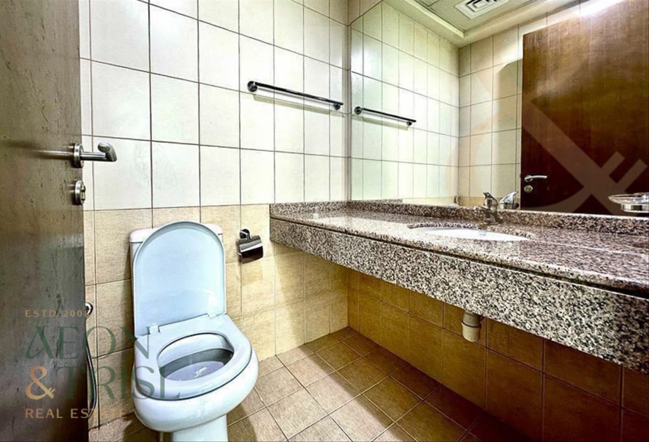 Fully Furnished | Prime Location | Vacant photo 8