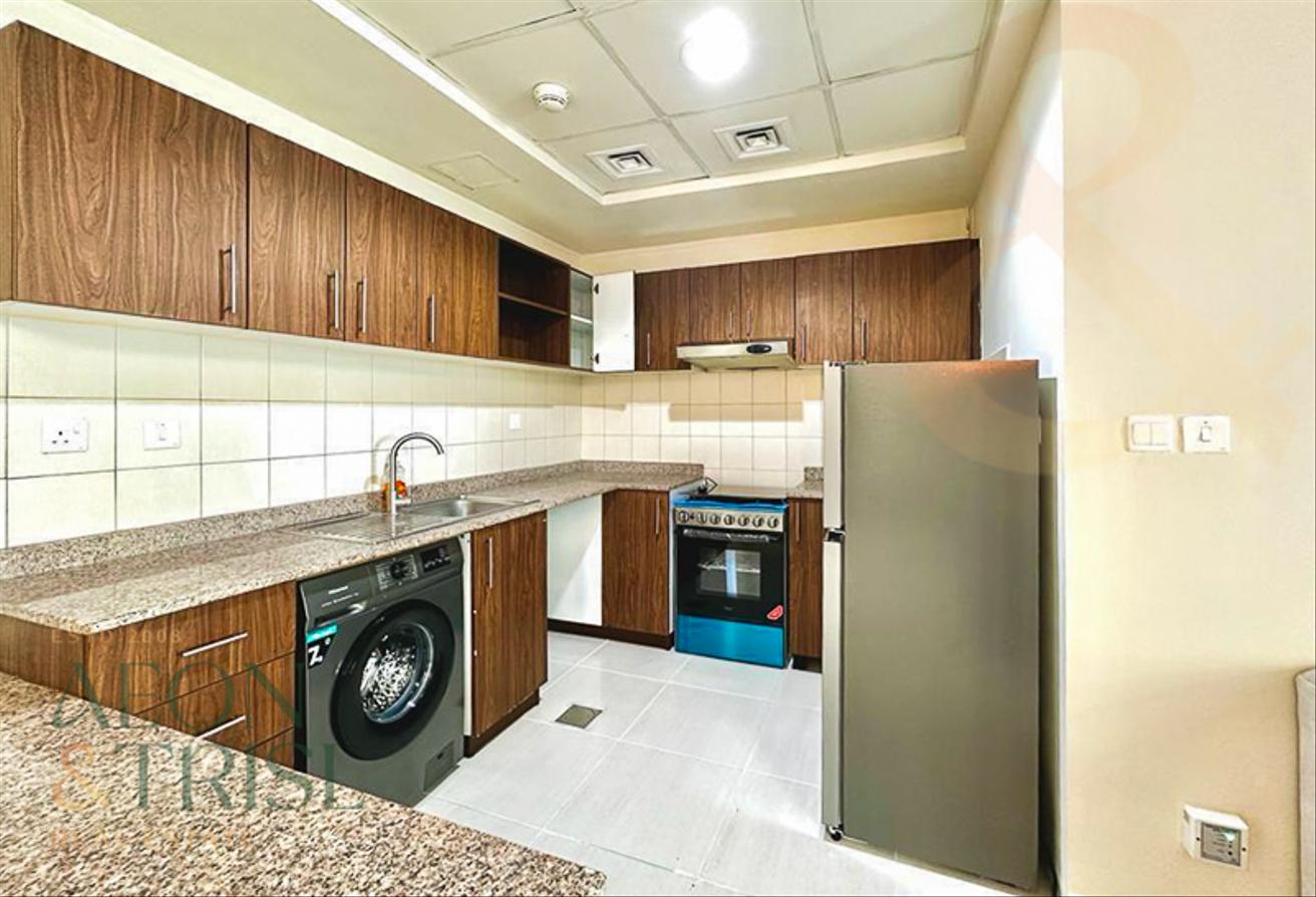 Fully Furnished | Prime Location | Vacant photo 9