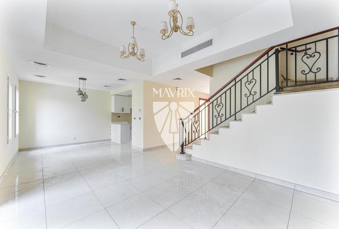 74254363 - Property Image 2