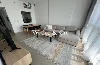 شقة - غرفة نوم - 2 حمامات للايجار في شقق لا ريفييرا - منطقة 15 - قرية جميرا الدائرية - دبي