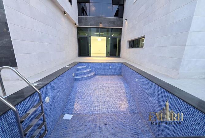 87033303 - Property Image 2
