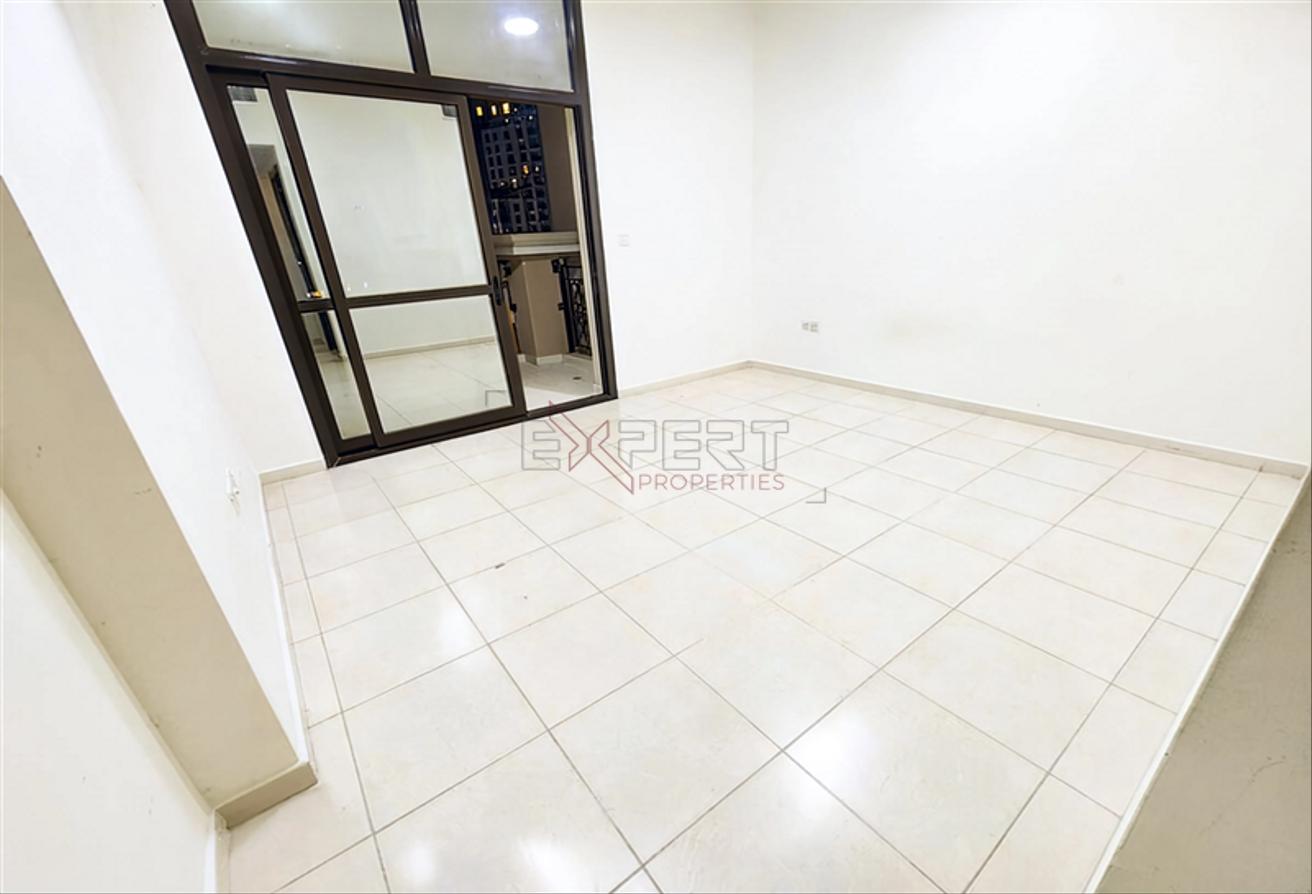 Well maintained | Ready-to-Move | Vacant photo 3