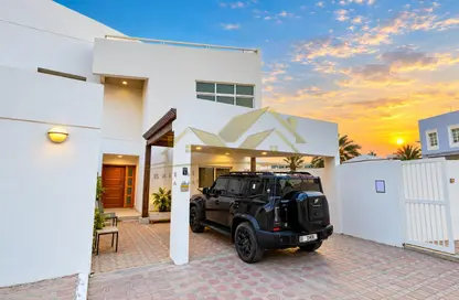 Villa - 5 Bedrooms - 6 Bathrooms for rent in Jumeirah 3 Villas - Jumeirah 3 - Jumeirah - Dubai