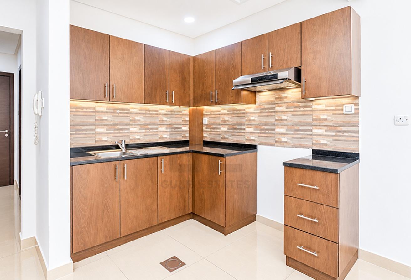Bright & Spacious | Well-maintained | Vacant photo 3