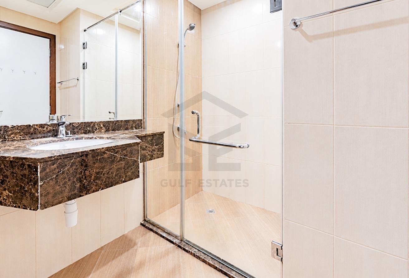 Bright & Spacious | Well-maintained | Vacant photo 4