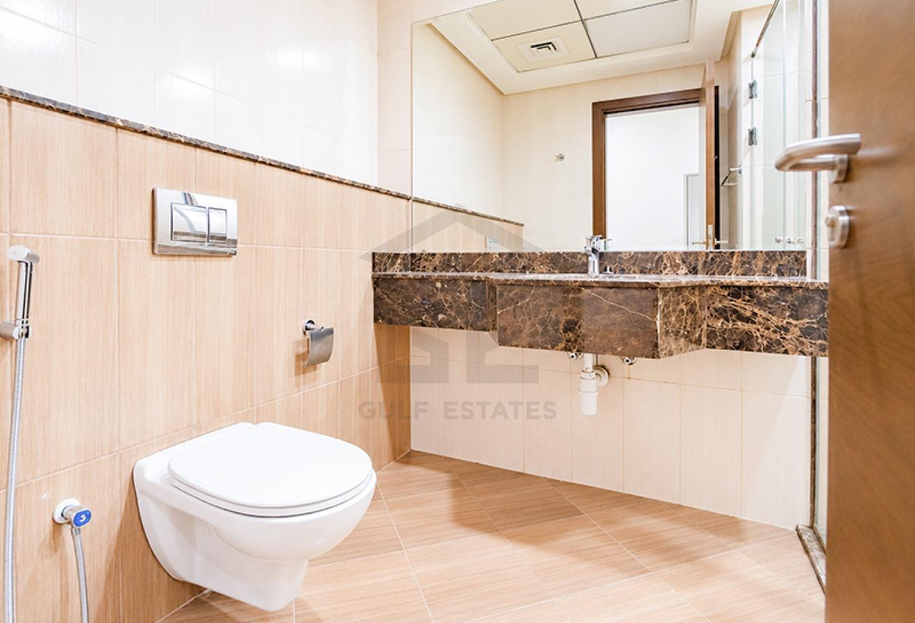 Bright & Spacious | Well-maintained | Vacant photo 5