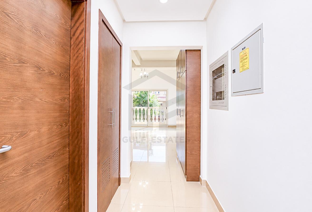 Bright & Spacious | Well-maintained | Vacant photo 6