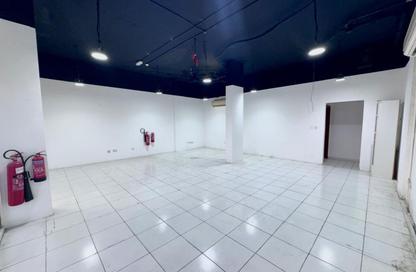 Shop - Studio - 1 Bathroom for rent in Building Y24 - England Cluster - International City - Dubai