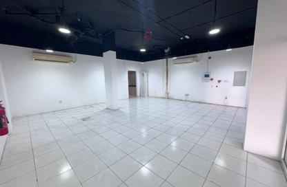 Shop - Studio - 1 Bathroom for rent in Building Y24 - England Cluster - International City - Dubai