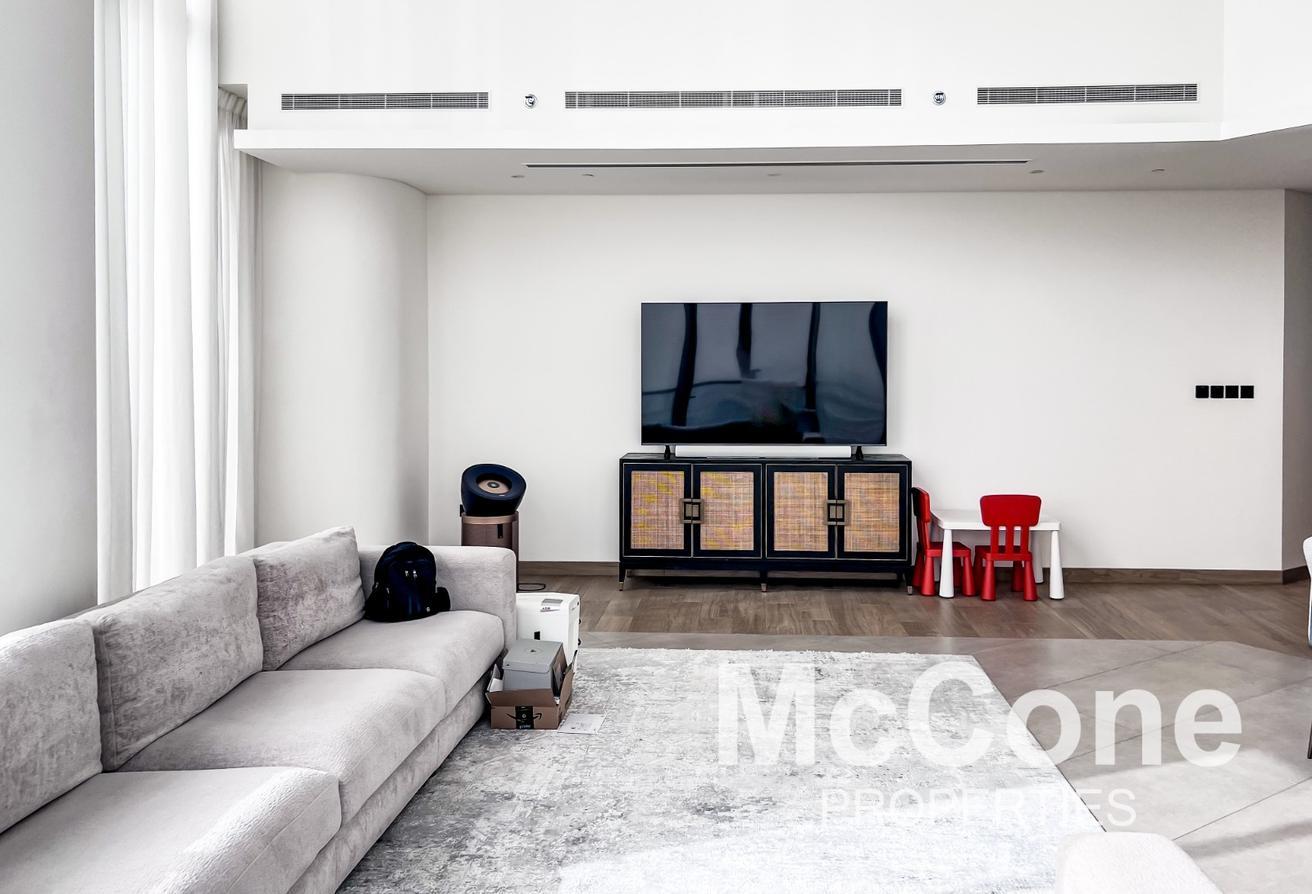 Duplex | Bright | Spacious | Unfurnished photo 4