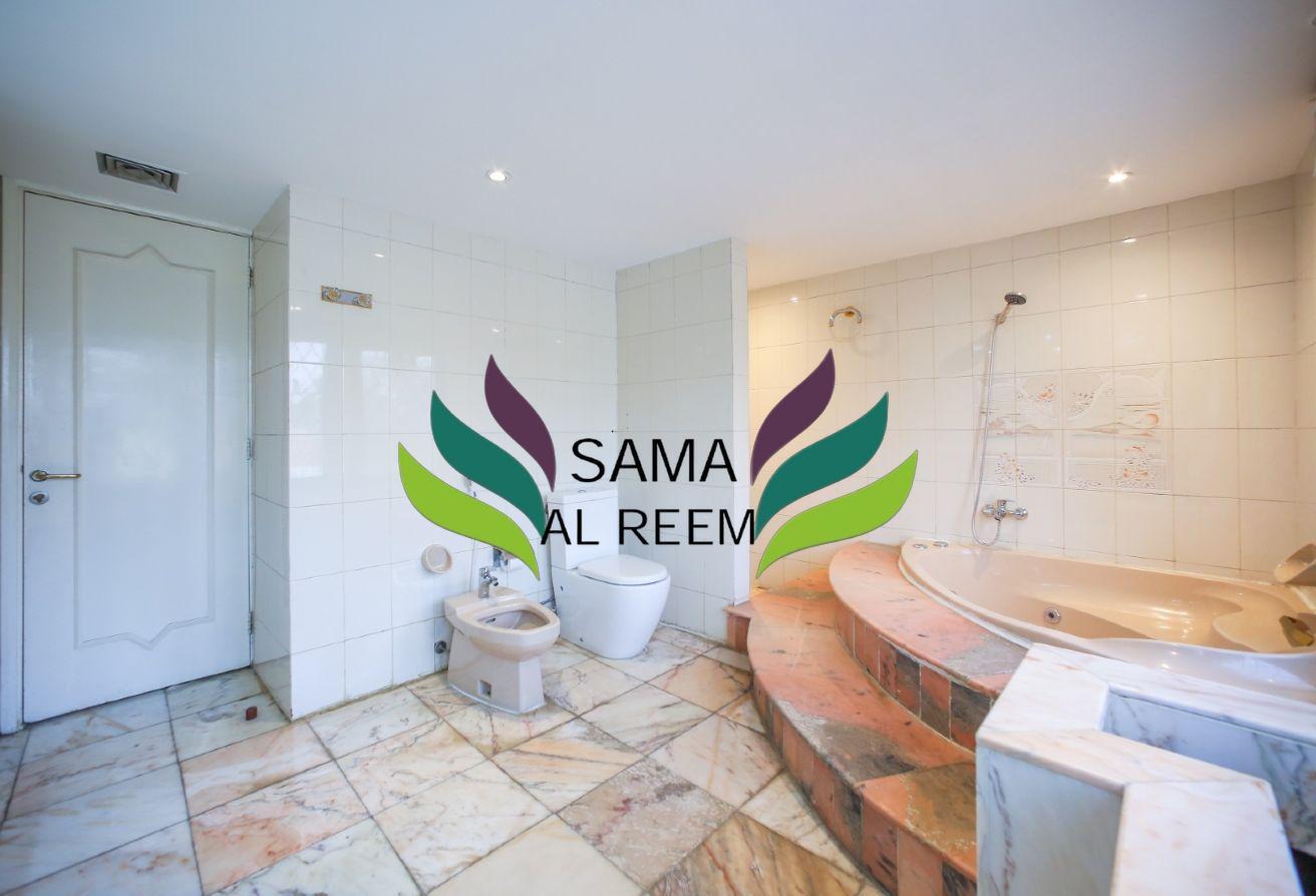 Upgraded | 4 Bed + Maid Compound Villa| Furnished photo 11