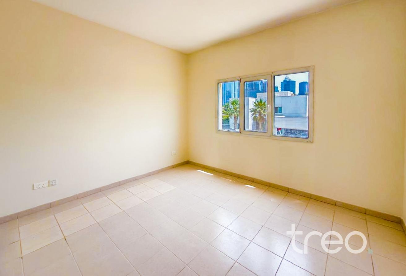 Prime location | Skyline views | Large plot photo 8