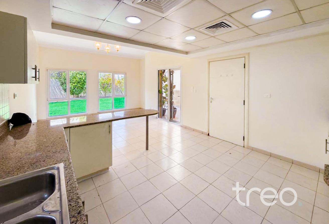 Prime location | Skyline views | Large plot photo 4