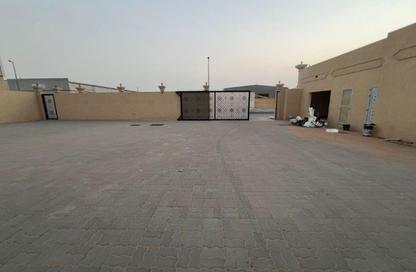 Factory - Studio - 6 Bathrooms for rent in Al Sajaa S - Al Sajaa - Sharjah