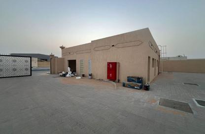 Factory - Studio - 6 Bathrooms for rent in Al Sajaa S - Al Sajaa - Sharjah