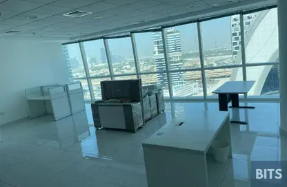 مكتب - استوديو للايجار في B2B  برج - الخليج التجاري - دبي