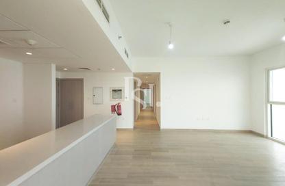 Apartment - 3 Bedrooms - 4 Bathrooms for sale in Waters Edge - Yas Island - Abu Dhabi