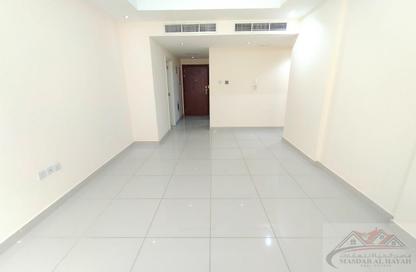 Apartment - 1 Bedroom - 2 Bathrooms for rent in Muwaileh 29 Building - Muwaileh - Sharjah