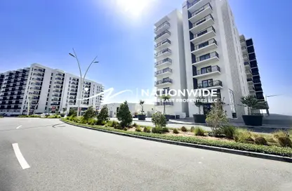 Apartment - Studio - 1 Bathroom for sale in Waters Edge - Yas Island - Abu Dhabi