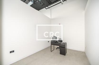 Retail - Studio for rent in Al Garhoud business center - Al Garhoud - Dubai