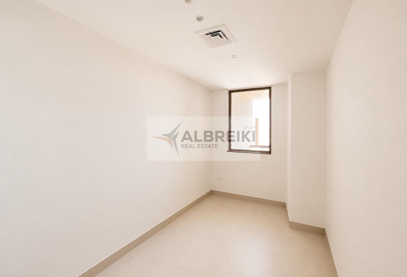 Spacious 4BR| Fully Renovated | Premium finishes photo 6