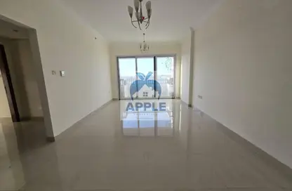 شقة - 2 غرف نوم - 2 حمامات للايجار في الزاهية - تجارية مويلح - الشارقة