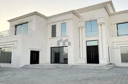 Villa - 5 Bedrooms for rent in Madinat Al Riyad - Abu Dhabi